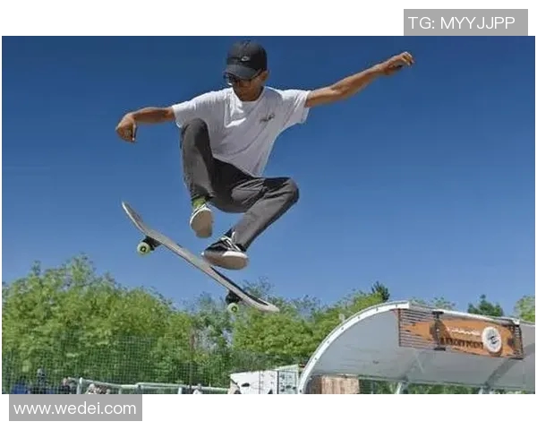 重庆极限运动队在世界滑板锦标赛中以62分稳居积分榜首位