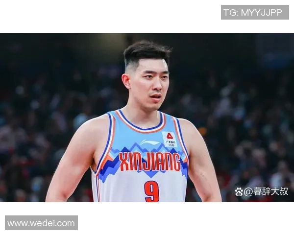 吴冠希在篮球赛场的崛起与成长历程探秘，展现新时代运动员的拼搏精神与团队合作