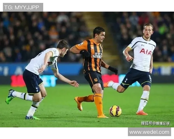 哈德斯菲与诺丁森林激战正酣谁能在英冠赛场赢得胜利